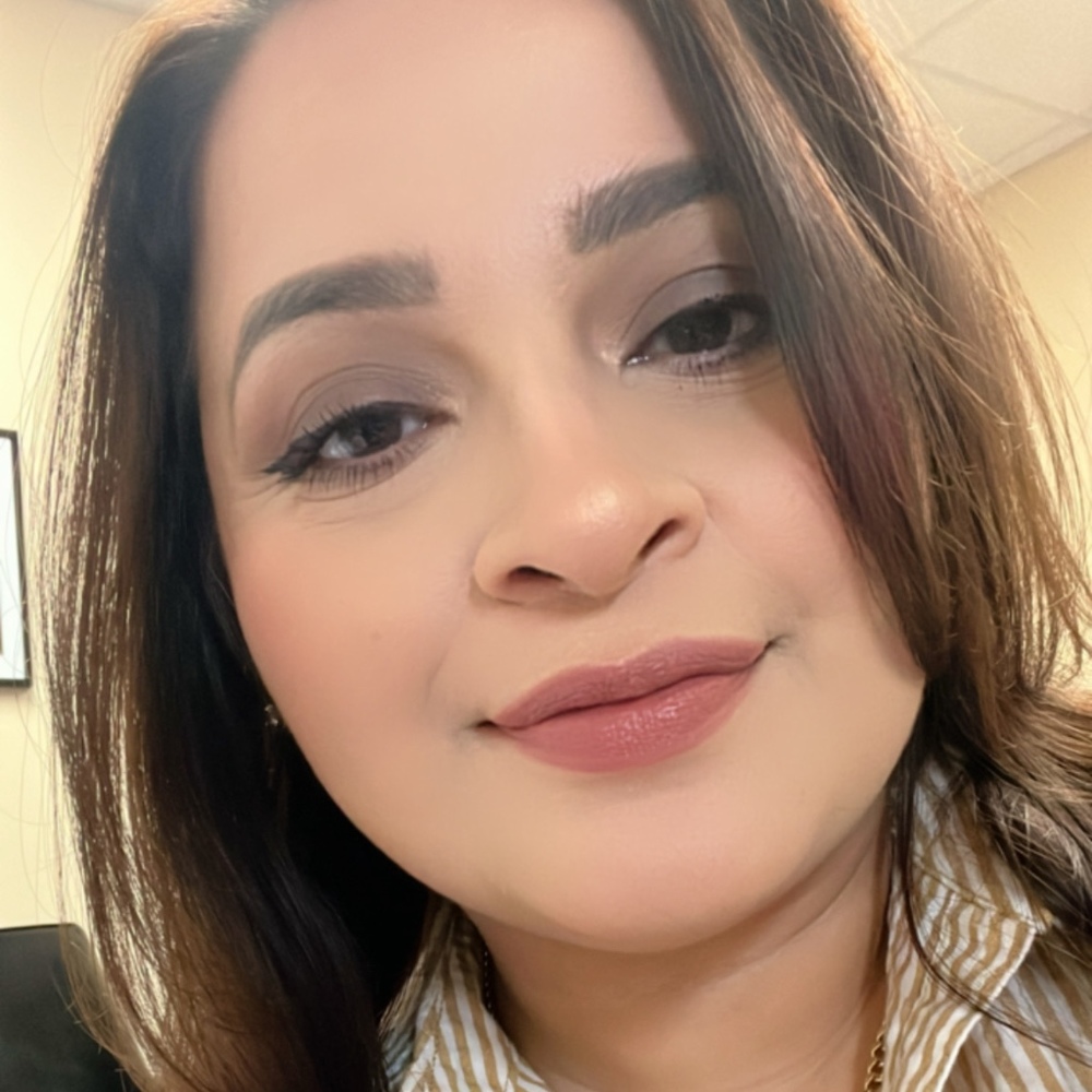 Meet your Posher, Eleana
